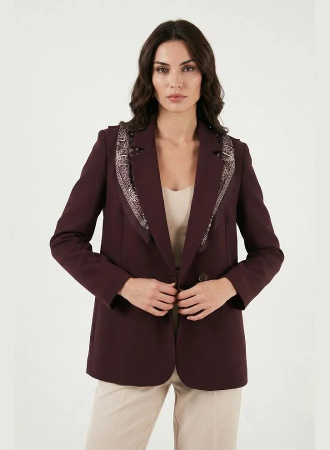 ليلا جاكيت نسائي بياقة مزدوجة بتفاصيل شال ليلى بقصة ضيقة